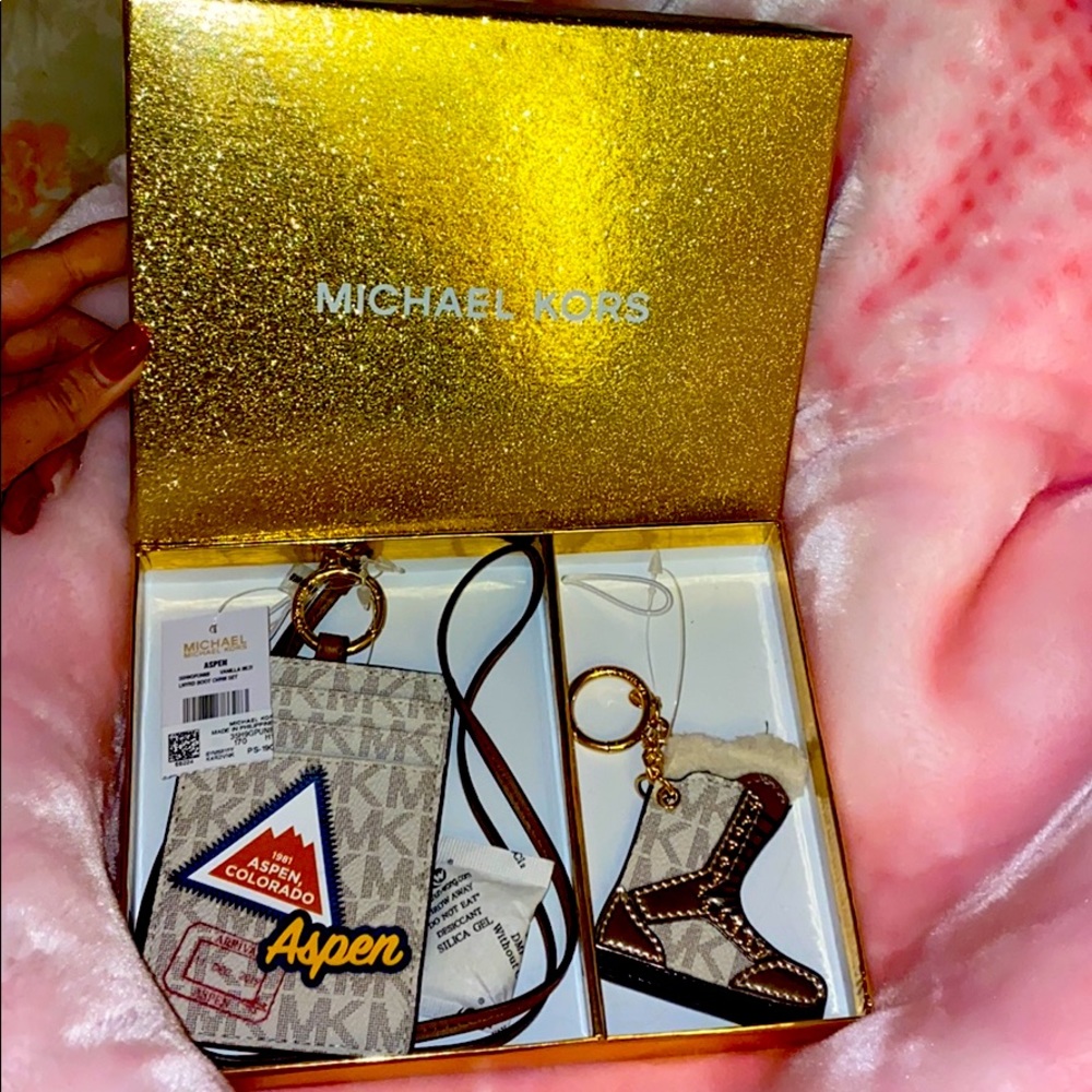 Michael Kors card holder and key chain set